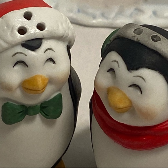 90s FIGIS Penguin Igloo Christmas Dish bowl LOT Salt and Pepper Shaker Vintage - Picture 3 of 16